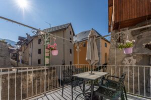 A spacious sunny terrasse for your relaxed lunches and evening apéritif